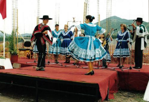 Presentación Grupo Folklórico - 2000