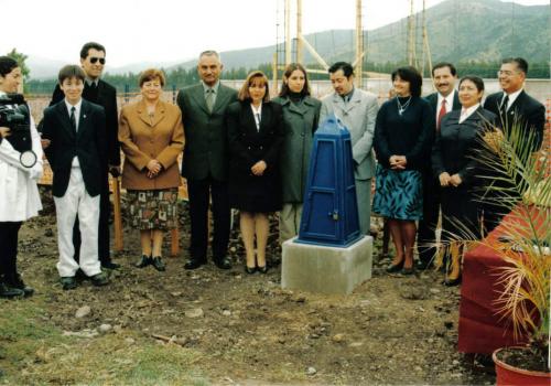 Representantes Comunidad Escolar presentan Cápsula del Tiempo CIAP - 2000